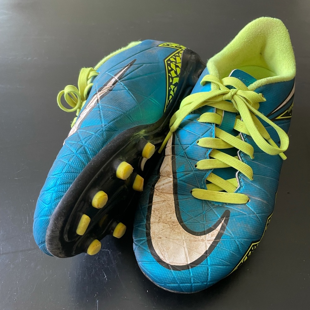 Soccer cleats